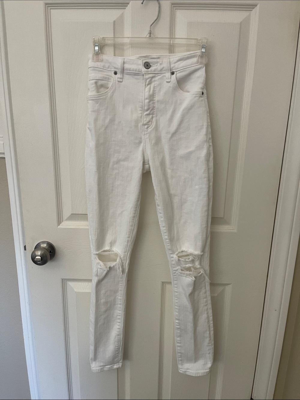 💜Abercrombie & Fitch White High Rise Super Skinny Jeans